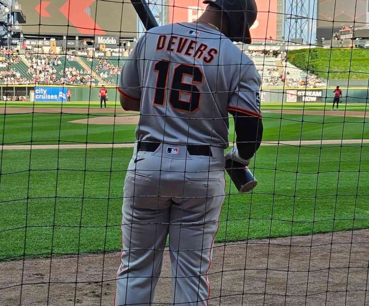 Back injury to Giants' 3B Rafael Devers is likely to rule him out as a trade option for the New York Yankees at July 31, 2025, trade deadline.